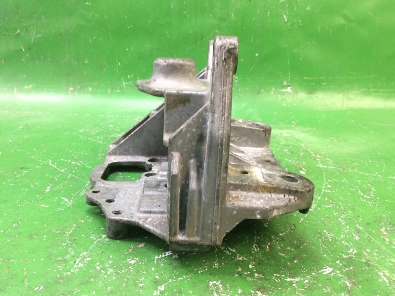 Кронштейн опоры двигателя левый NV200 USA 13- 2017 M20X 2.0 MR20DE