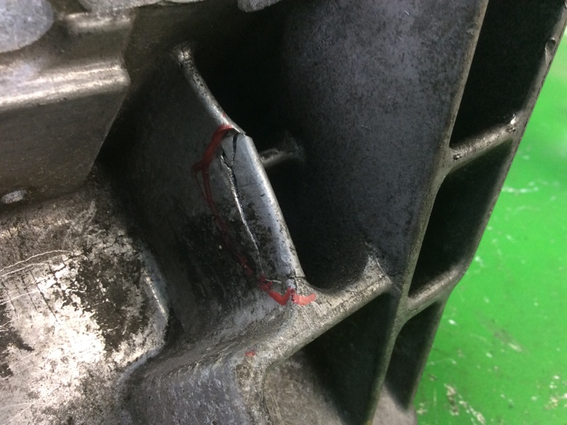 Кронштейн опоры двигателя левый NV200 USA 13- 2017 M20X 2.0 MR20DE