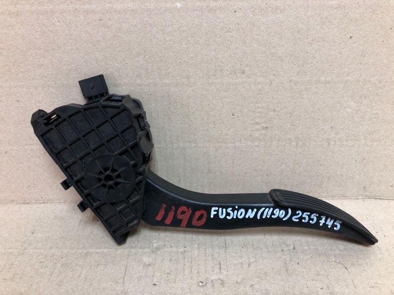 Запчасть педаль газа FORD FUSION 14- 2015 Седан C15HDTX DG9Z-9F836-D Б/У Педаль газа FORD FUSION 14- 2015 Седан C15HDTX DG9Z-9F836-D Б/У