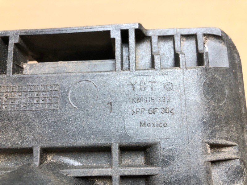 Полка аккумулятора VOLKSWAGEN PASSAT B7 11-15 Седан 2.5 CBUA Полка аккумулятора VOLKSWAGEN PASSAT B7 11-15 Седан 2.5 CBUA