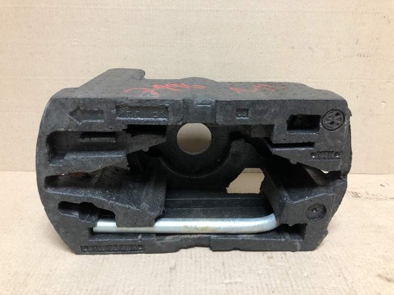 Запчасть ящик инструментальный VOLKSWAGEN PASSAT B7 11-15 2014 Седан 2.5 CBUA 561 012 115 A Б/У Ящик инструментальный VOLKSWAGEN PASSAT B7 11-15 2014 Седан 2.5 CBUA 561 012 115 A Б/У