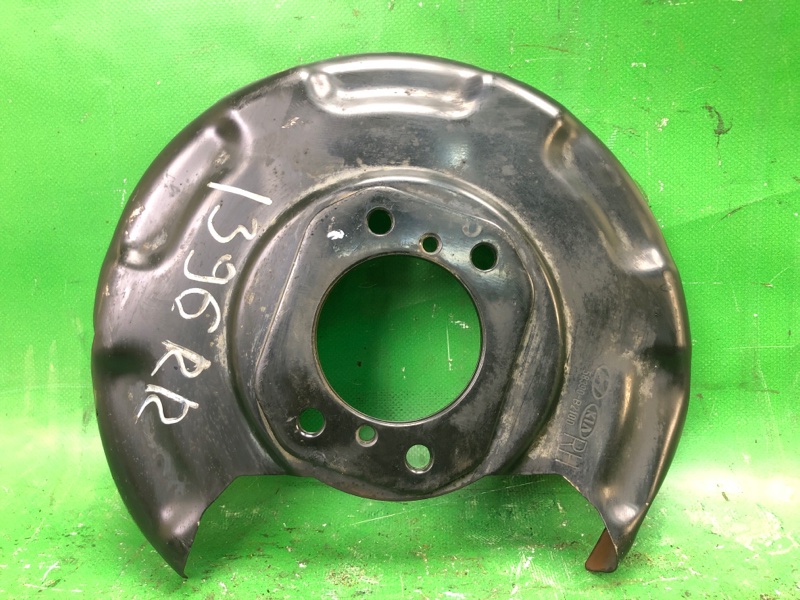 Запчасть защита тормозного диска задняя правая KIA SOUL PS 13-19 2016 PS 2.0 G4NC 58390B2100 Б/У Защита тормозного диска задняя правая KIA SOUL PS 13-19 2016 PS 2.0 G4NC 58390B2100 Б/У