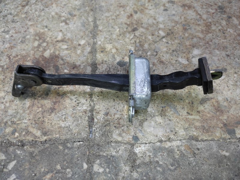 Ограничитель двери задний левый G25/G35/G37/Q40 06-14