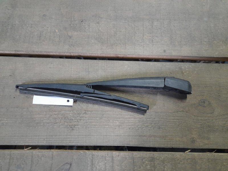 Запчасть поводок стеклоочистителя задний TOYOTA MATRIX 02-08 85241-42040 Б/У Поводок стеклоочистителя задний TOYOTA MATRIX 02-08 85241-42040 Б/У