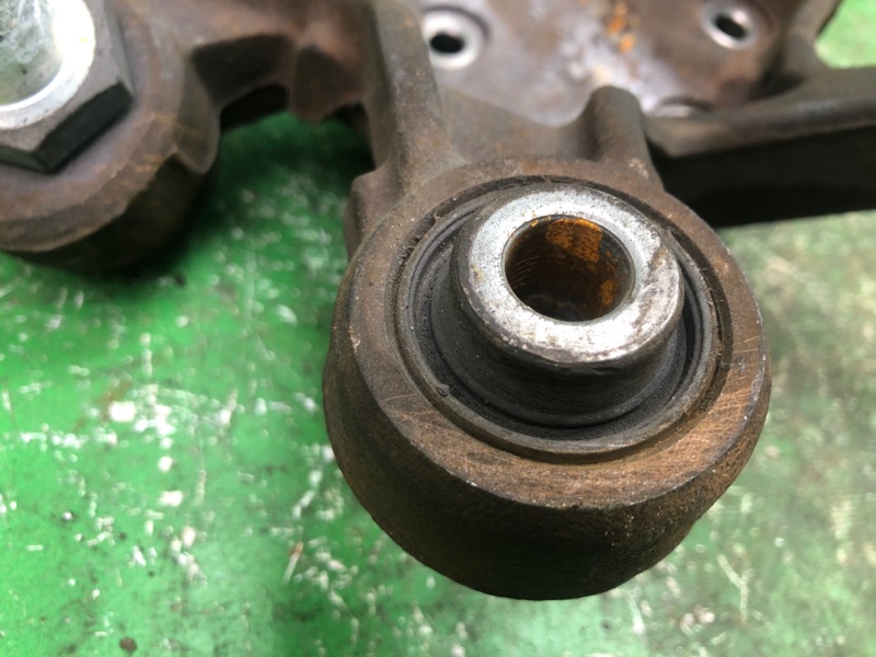 Цапфа задняя левая GALANT 03-12 2010 Седан 2.4 4G69