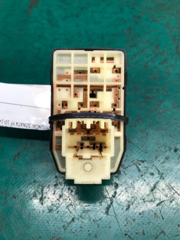 Блок управления зеркалами SONATA YF 10-14 2011 Седан 2.4 Блок управления зеркалами SONATA YF 10-14 2011 Седан 2.4