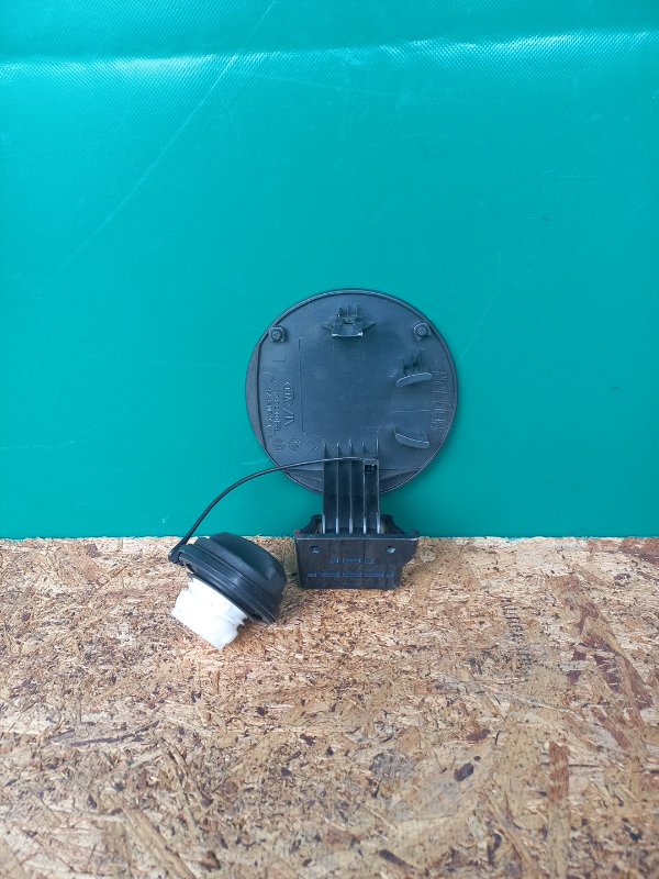 Лючок топливного бака KIA SORENTO XM 09-14 Внедорожник 2.4 G4KE Лючок топливного бака KIA SORENTO XM 09-14 Внедорожник 2.4 G4KE