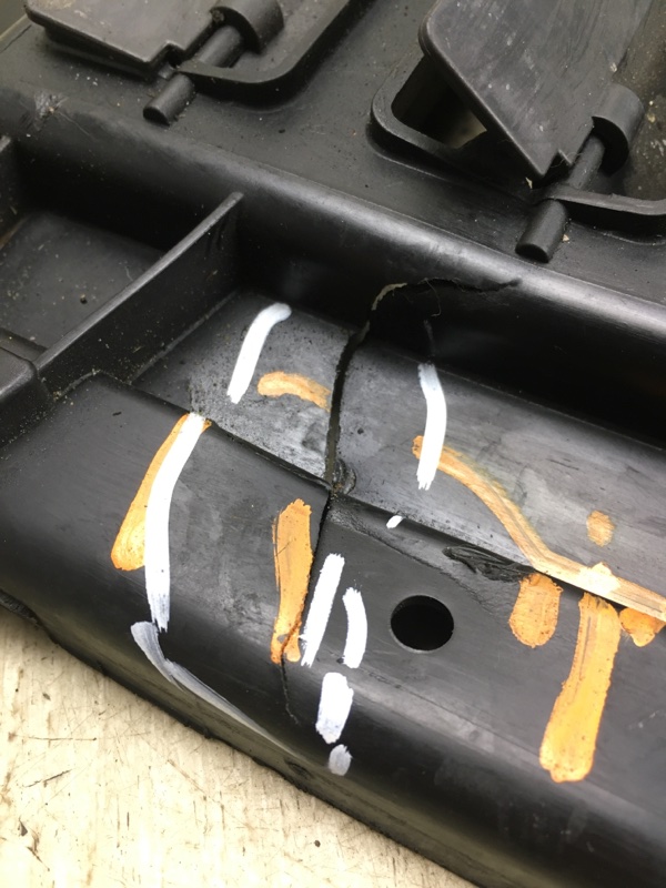 Диффузор вентилятора основного радиатора 3 BL 09-13 2012 2.0 LF-VE