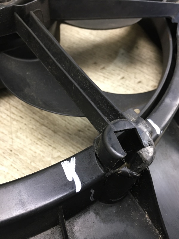 Диффузор вентилятора основного радиатора 3 BL 09-13 2012 2.0 LF-VE