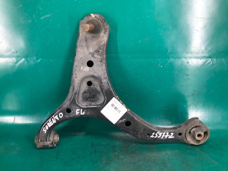 Рычаг передней подвески нижний левый KIA SORENTO XM 09-14 2010 Внедорожник 2.4 G4KE 54500-1U000 Б/У