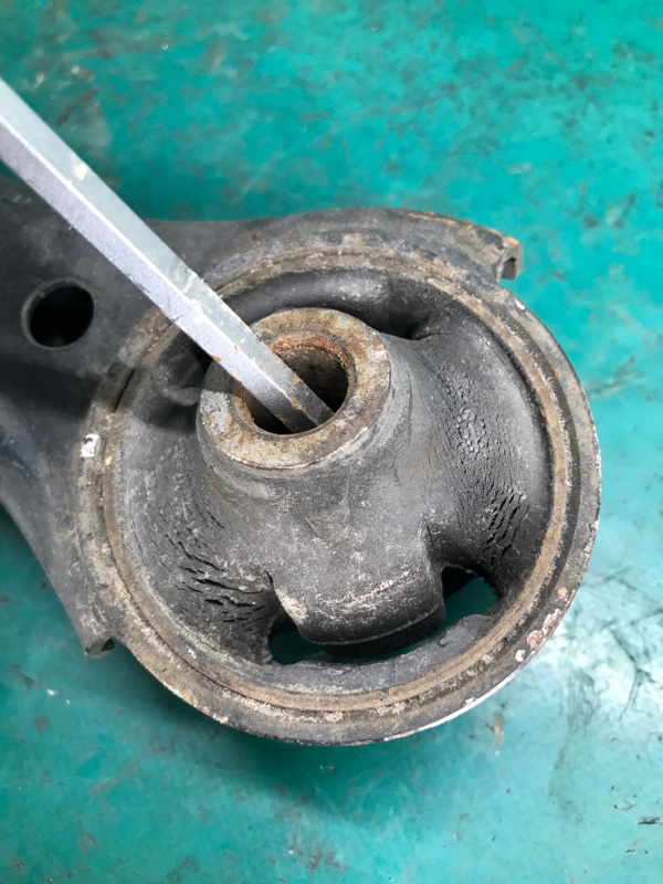 Рычаг передней подвески нижний левый SORENTO XM 09-14 2010 Внедорожник 2.4 G4KE