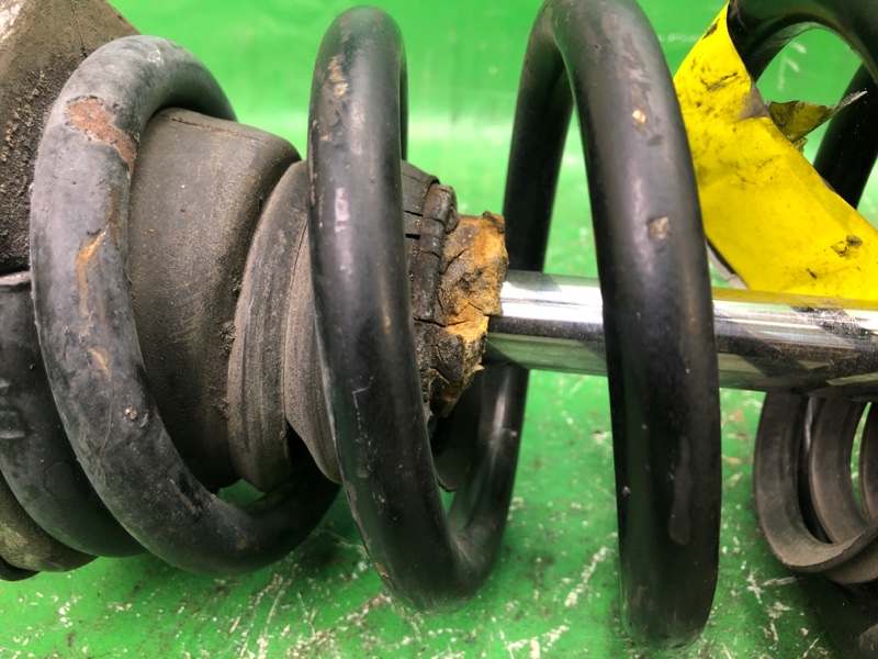 Амортизатор задний левый LEXUS ES300 ES330 01-06 MCV30 3.0 1MZFE