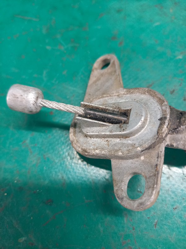 Трос стояночного тормоза задний правый SONATA YF 10-14 2011 Седан 2.4 Трос стояночного тормоза задний правый SONATA YF 10-14 2011 Седан 2.4