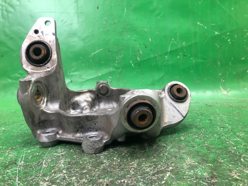 Цапфа задняя левая ACURA TLX 14-17 Седан 2.4L 4