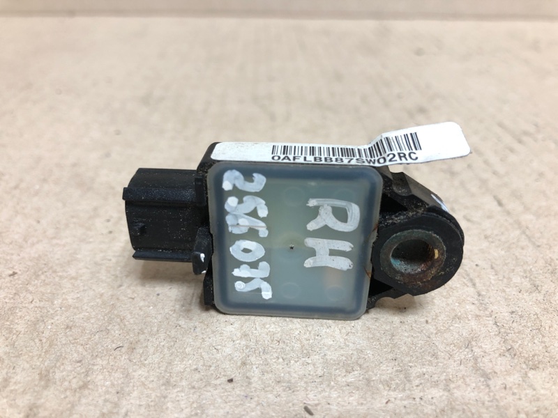 Датчик удара передний SONATA YF 10-14 2013 YF 2.4 G4KK Датчик удара передний SONATA YF 10-14 2013 YF 2.4 G4KK