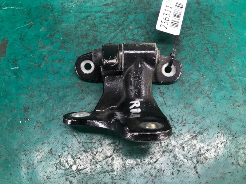 Петля двери нижняя задняя левая INFINITI QX30 16-20 2018 Внедорожник 2.0 20PET 82421-5DA0A Б/У