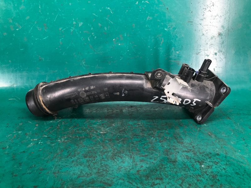 Патрубок воздушного фильтра QX30 16-20 2018 Внедорожник 2.0 20PET Патрубок воздушного фильтра QX30 16-20 2018 Внедорожник 2.0 20PET