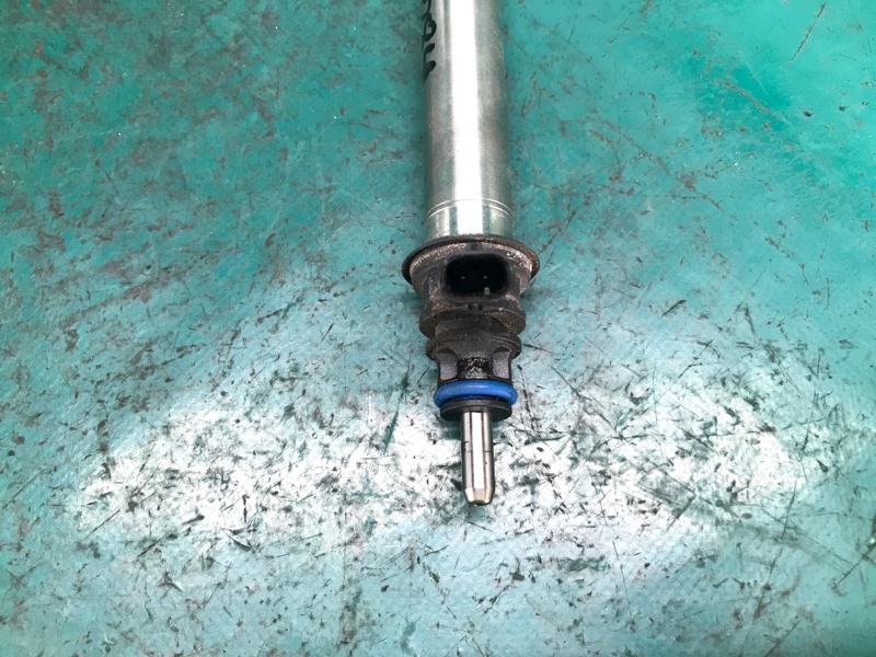 Форсунка топливная QX30 16-20 2018 Внедорожник 2.0 20PET Форсунка топливная QX30 16-20 2018 Внедорожник 2.0 20PET