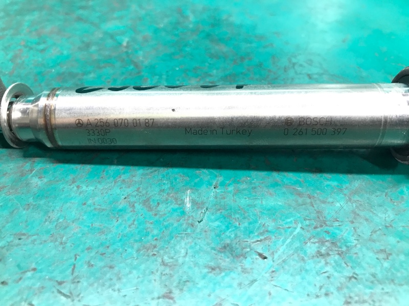 Форсунка топливная QX30 16-20 2018 Внедорожник 2.0 20PET Форсунка топливная QX30 16-20 2018 Внедорожник 2.0 20PET