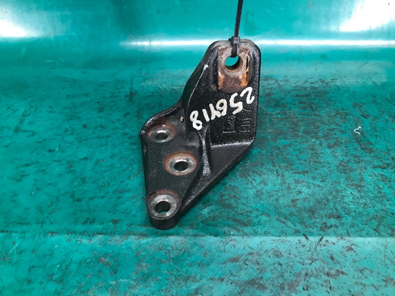 Запчасть кронштейн двигателя передний TOYOTA SOLARA 03-09 COUPE 2.4 2AZFE 12311-0H070 Б/У Кронштейн двигателя передний TOYOTA SOLARA 03-09 COUPE 2.4 2AZFE 12311-0H070 Б/У