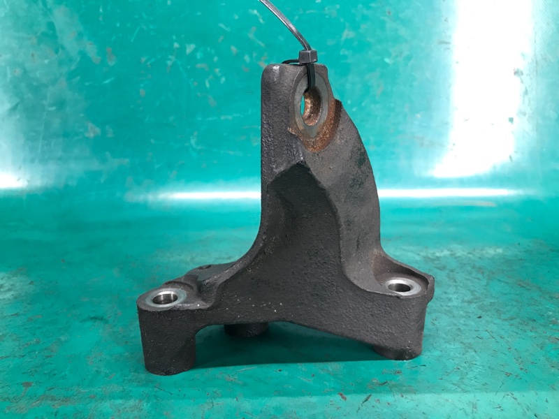 Кронштейн двигателя правый SOLARA 03-09 COUPE 2.4 2AZFE Кронштейн двигателя правый SOLARA 03-09 COUPE 2.4 2AZFE