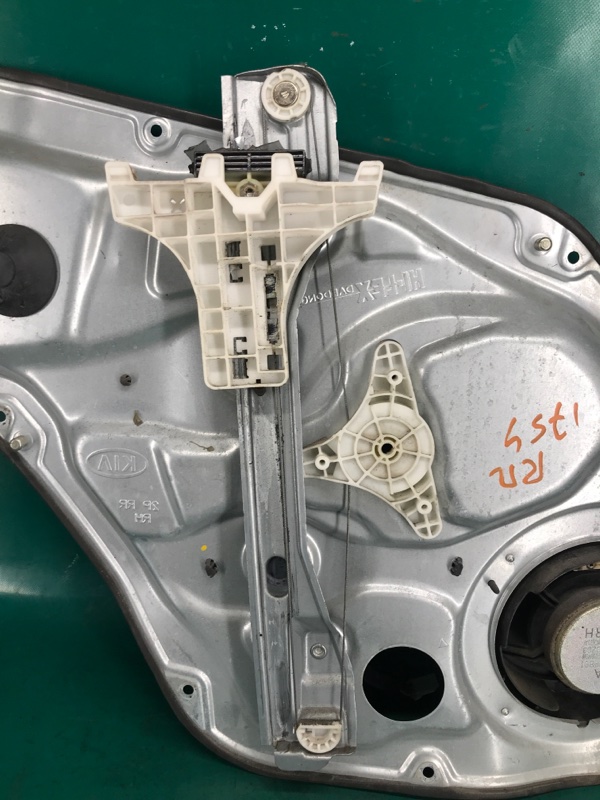 Стеклоподъемник задний правый KIA SORENTO XM 09-14 Внедорожник 2.4 G4KE Стеклоподъемник задний правый KIA SORENTO XM 09-14 Внедорожник 2.4 G4KE