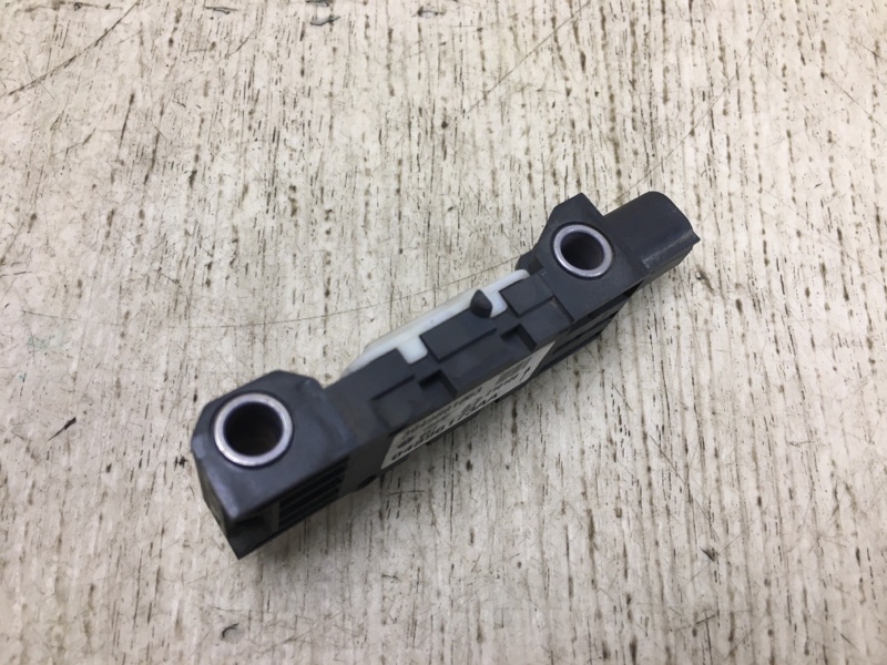 Датчик удара передний 300 04-10 2008 Седан 3.5 EGG