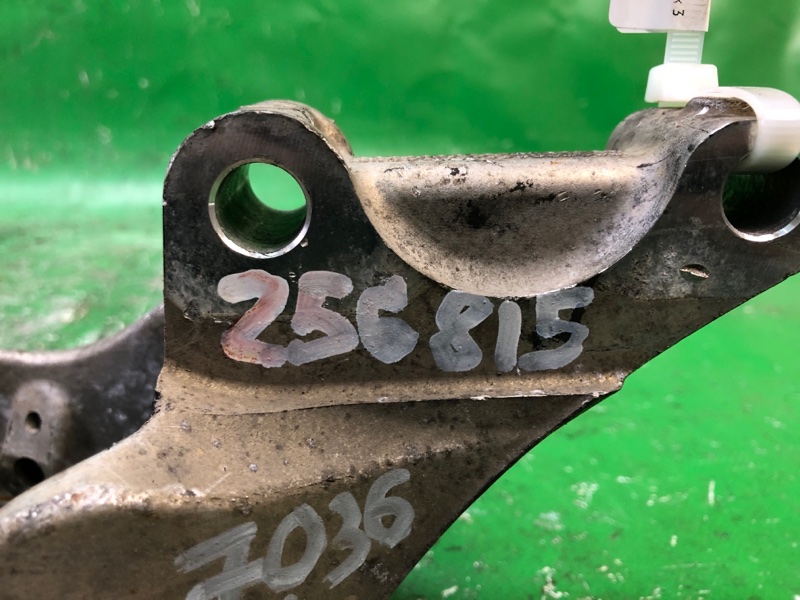 Кулак поворотный передний левый QX60/JX35 12-20 2017 Внедорожник 3.5 VQ35DD