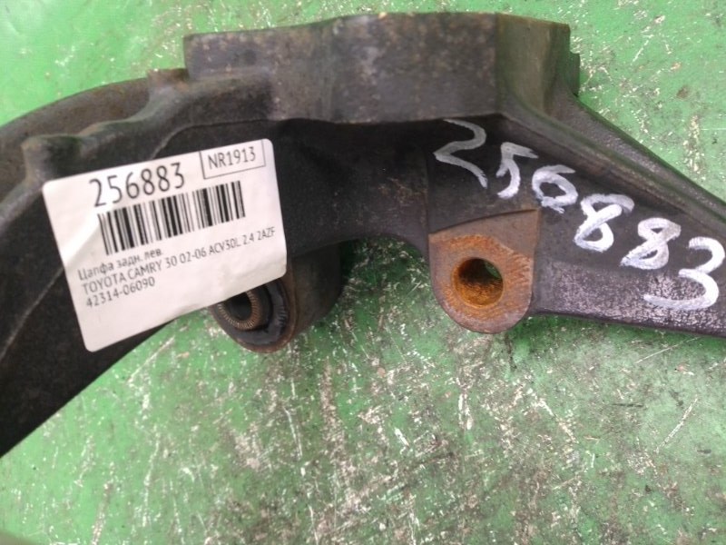 Цапфа задняя левая CAMRY 30 02-06 2002 ACV30L 2.4 2AZFE Цапфа задняя левая CAMRY 30 02-06 2002 ACV30L 2.4 2AZFE
