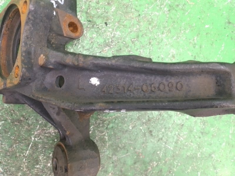 Цапфа задняя левая CAMRY 30 02-06 2002 ACV30L 2.4 2AZFE Цапфа задняя левая CAMRY 30 02-06 2002 ACV30L 2.4 2AZFE