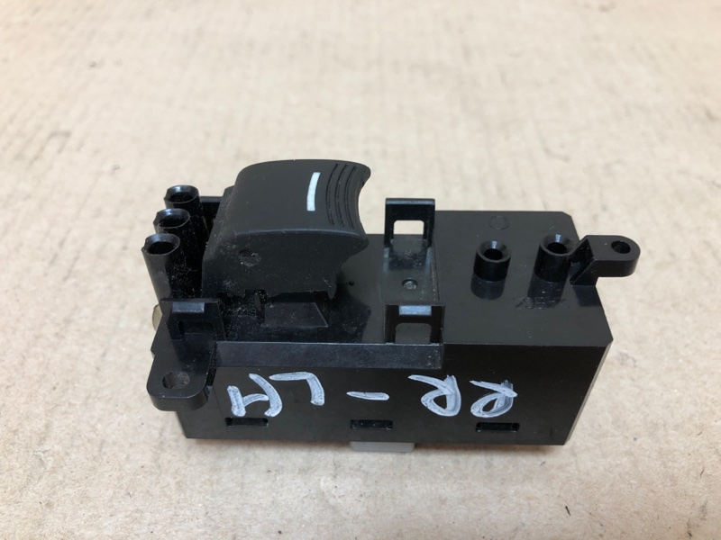 Кнопка стеклоподъемника задняя левая ACURA ILX 16-19 2017 Седан 2.4 35770-TK4-A01 Б/У