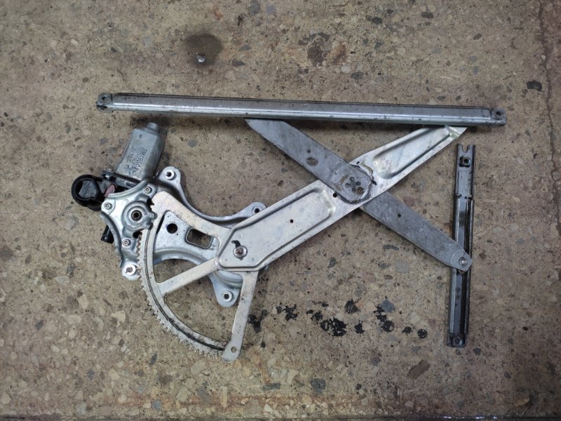 Стеклоподъемник передний левый HIGHLANDER 01-07 2006 ACU20 2.4 2AZFE