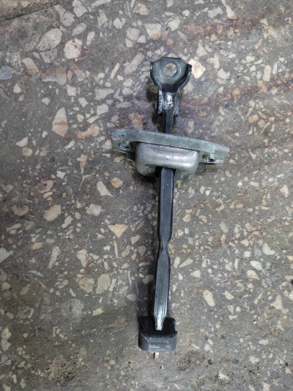 Запчасть ограничитель двери задний правый TOYOTA CAMRY 40 06-11 Б/У Ограничитель двери задний правый TOYOTA CAMRY 40 06-11 Б/У