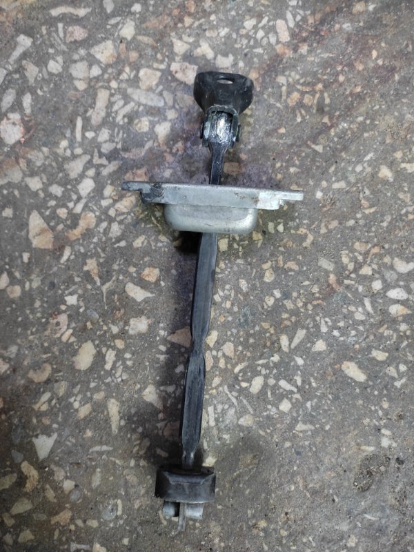 Ограничитель двери задний правый CAMRY 40 06-11 Ограничитель двери задний правый CAMRY 40 06-11