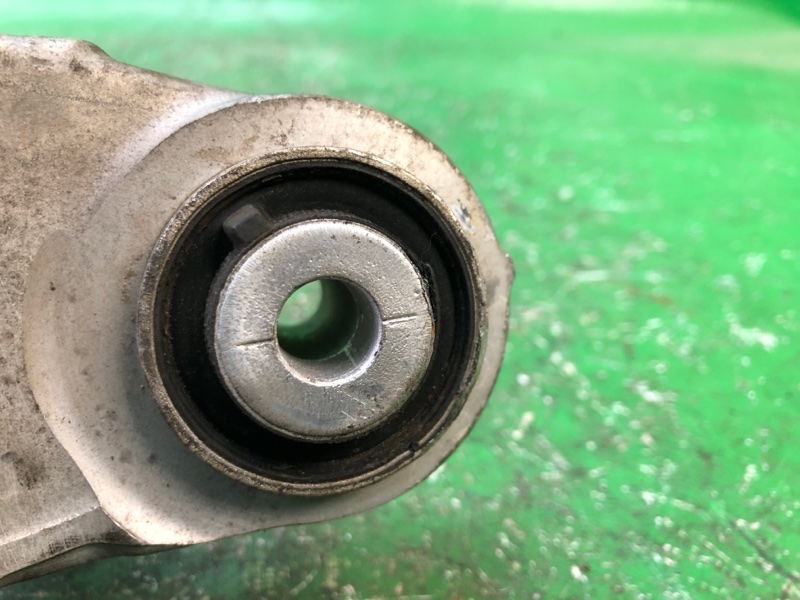 Цапфа задняя правая INFINITI QX30 16-20