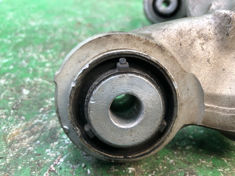 Цапфа задняя правая QX30 16-20