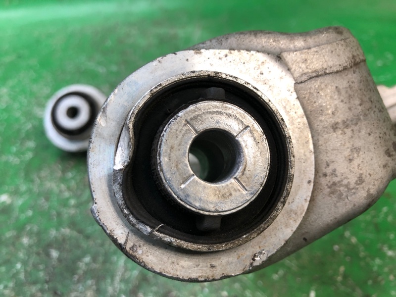 Цапфа задняя правая QX30 16-20