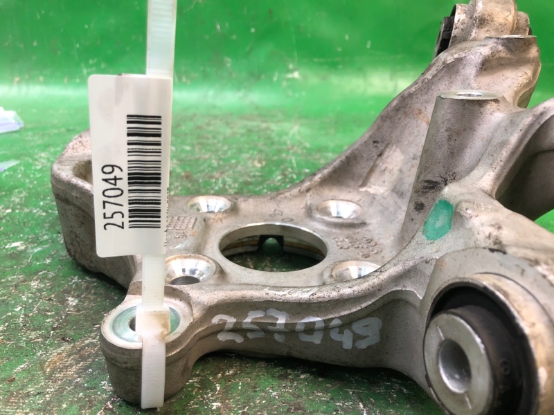 Цапфа задняя правая QX30 16-20