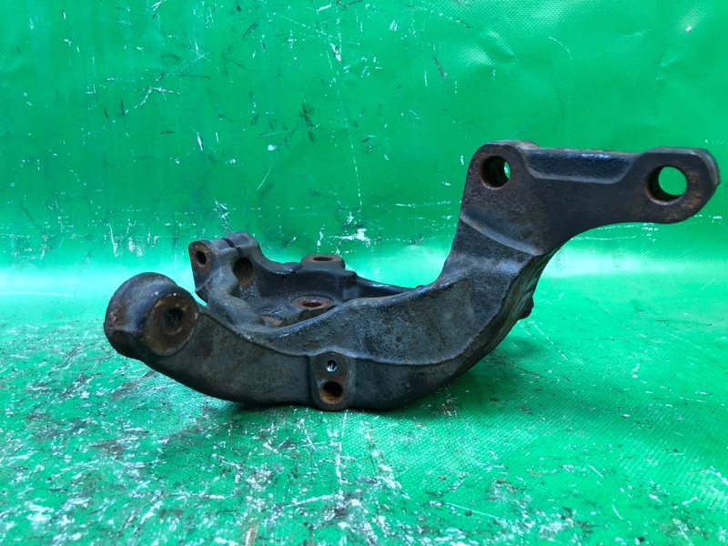 Кулак поворотный передний правый NV200 USA 13- 2017 M20X 2.0 MR20DE