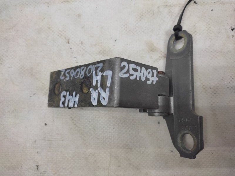 Петля двери нижняя задняя левая INFINITI G25/G35/G37/Q40 06-14 82421-JK000 Б/У