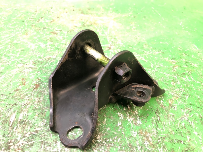 Кронштейн опоры двигателя передний правый LEXUS ES300 96-01 1998 MCV20 3.0 1MZFE 1231320020 Б/У