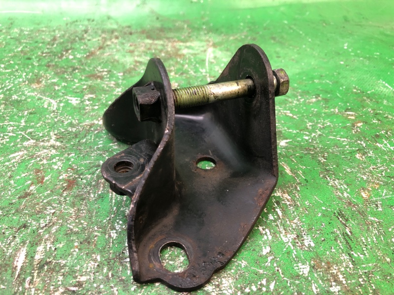 Кронштейн опоры двигателя передний правый ES300 96-01 1998 MCV20 3.0 1MZFE