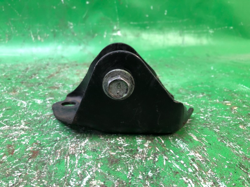 Кронштейн опоры двигателя передний правый LEXUS ES300 96-01 MCV20 3.0 1MZFE