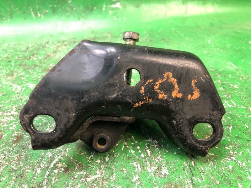 Кронштейн опоры двигателя передний правый ES300 96-01 1998 MCV20 3.0 1MZFE