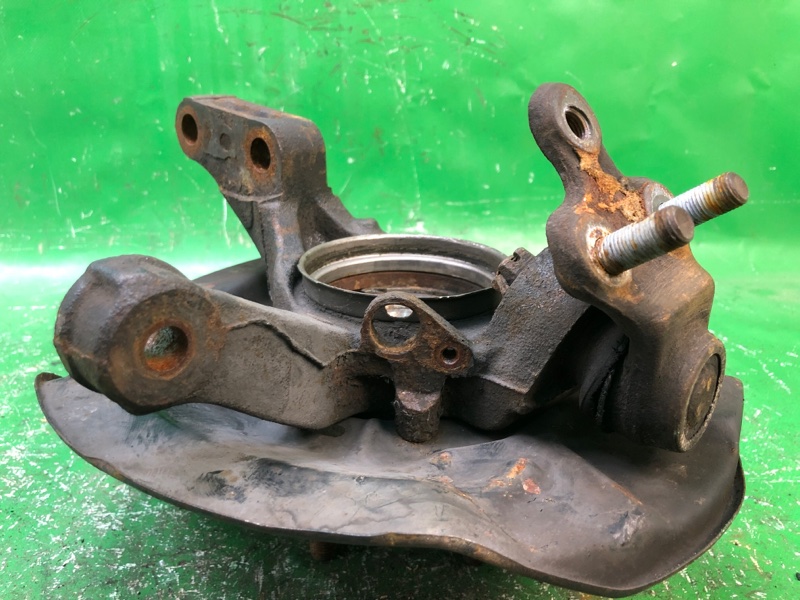 Кулак поворотный передний левый LEXUS ES300 96-01 MCV20 3.0 1MZFE