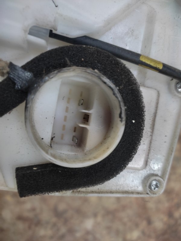 Замок двери задний левый SUZUKI SWIFT 04-11