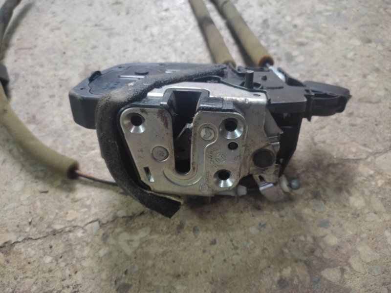 Замок двери задний левый G25/G35/G37/Q40 06-14