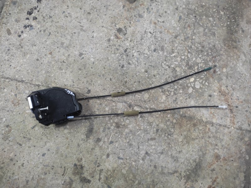 Замок двери задний правый TOYOTA COROLLA 150 06-13 69330-02110 Б/У