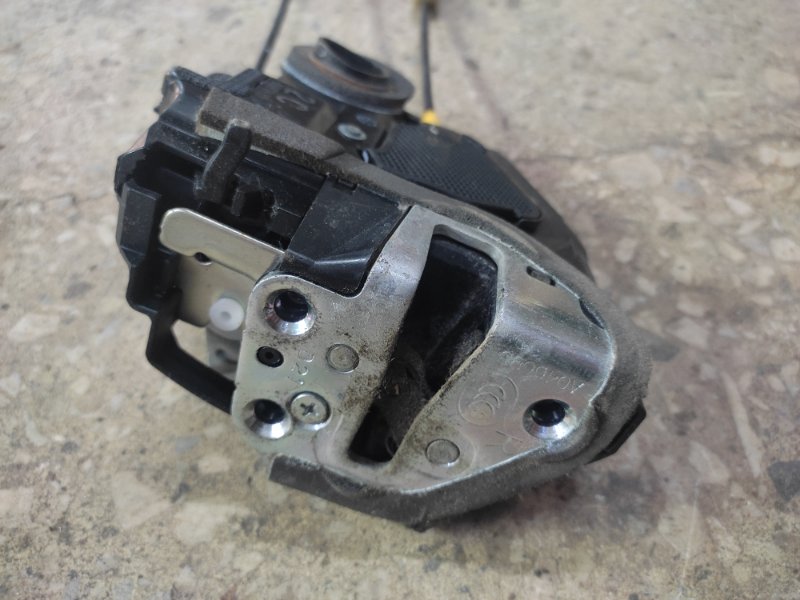 Замок двери задний правый COROLLA 150 06-13