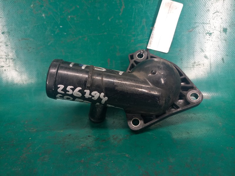 Фланец системы охлаждения KIA SORENTO XM 09-14 2010 Внедорожник 2.4 G4KE 25630-2G700 Б/У